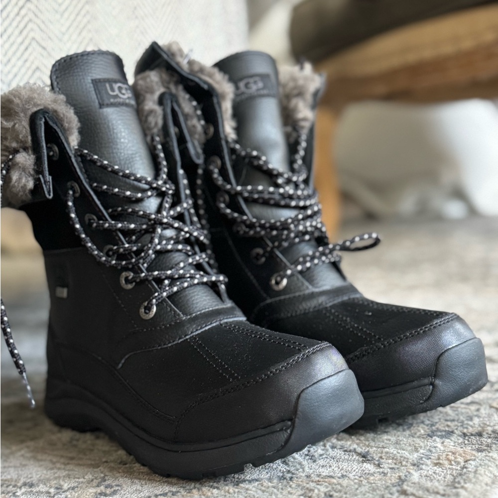 UGG Women's Black and Gray Winter Boots